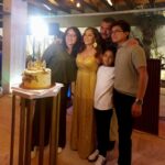 Gabriela Sánchez al lado de su bella familia.